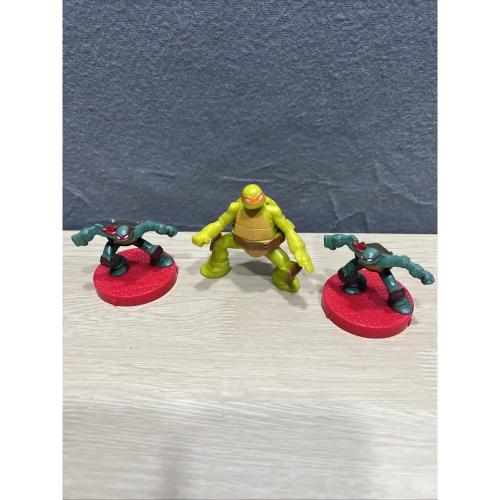 Lot of 14 Vintage Mutant Ninja Turtles Collectible Figures Read